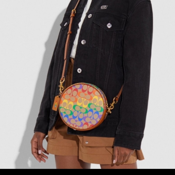 🎁🌈Rare Coach Pride rainbow signature Circle bag 🌈🏳️‍🌈 - Picture 5 of 5